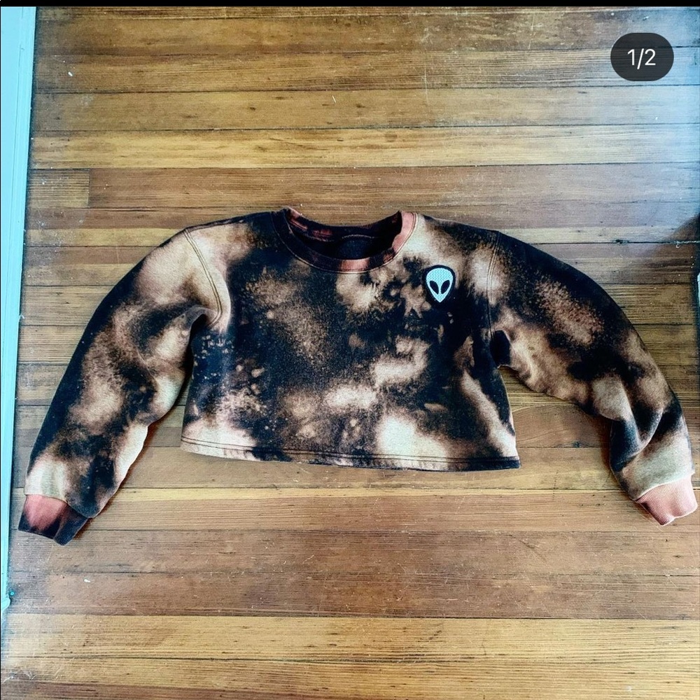 Alien patch cropped sweatshirt